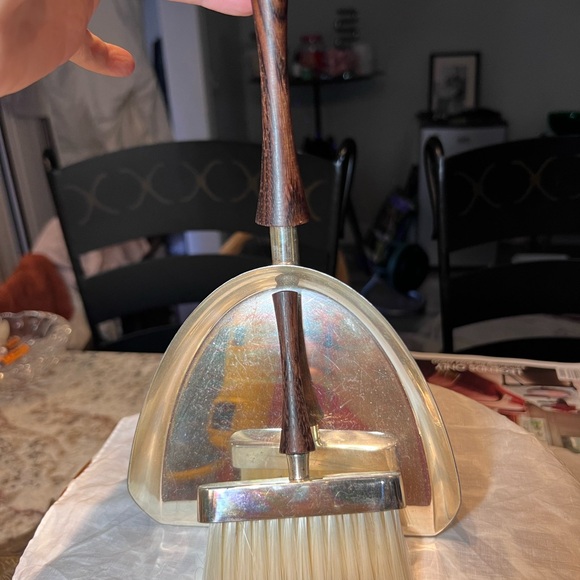 Mid century rosewood handled mini silverplated dustpan-broom set - Picture 2 of 9